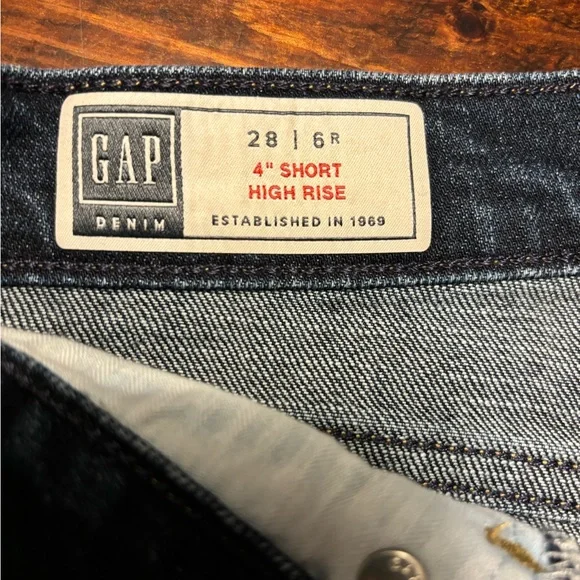 GAP high rise 4” denim shorts | 6 - Picture 3 of 5